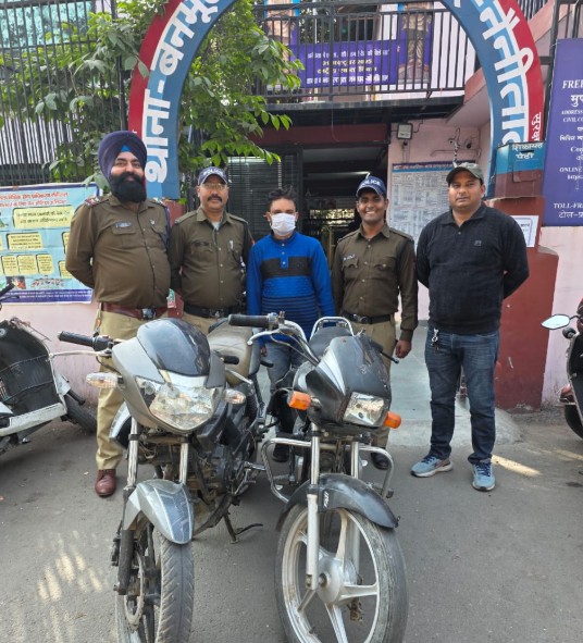 बनभूलपुरा पुलिस ने चोरी की दो मोटरसाइकिलों संग शातिर चोर को किया गिरफ्तार