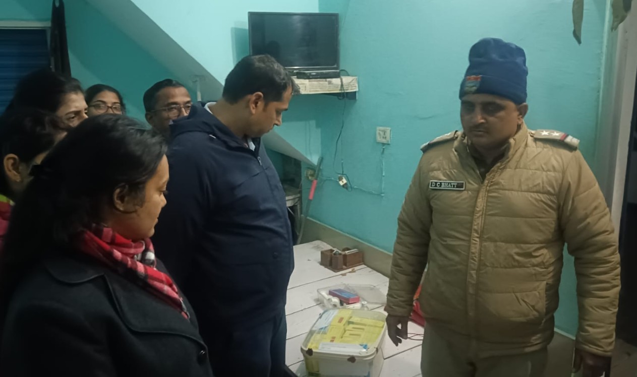 अवैध क्लीनिकों पर बड़ी कार्रवाई, भारी मात्रा में नशीली दवाइयाँ बरामद